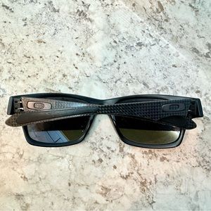 Men’s Oakley Carbon fiber Sunglasses.